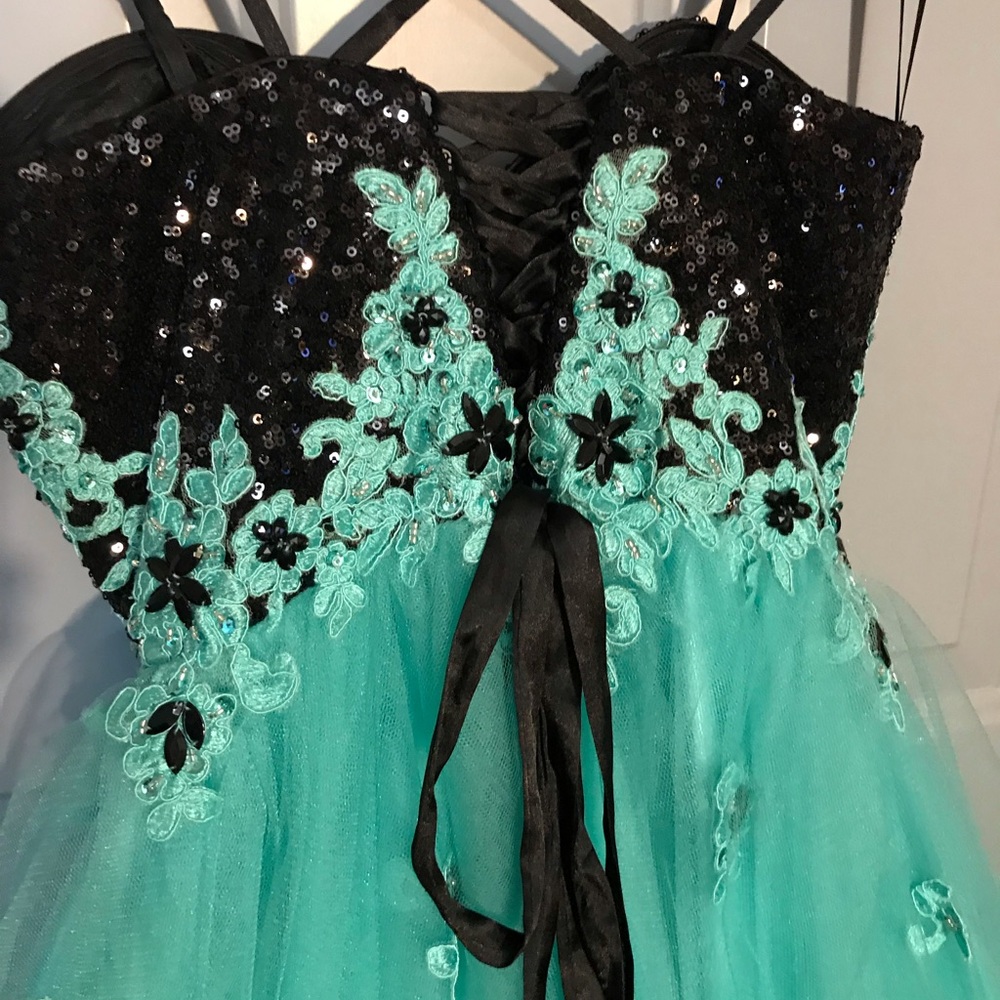 Banquet Dress - Picture 4 of 8